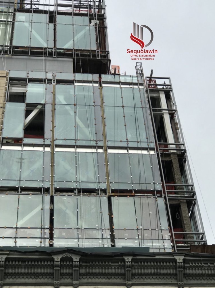 نماشیشه ای ساختمان ترمال بریک:راهکاری برای نمای مدرن و کم مصرف.